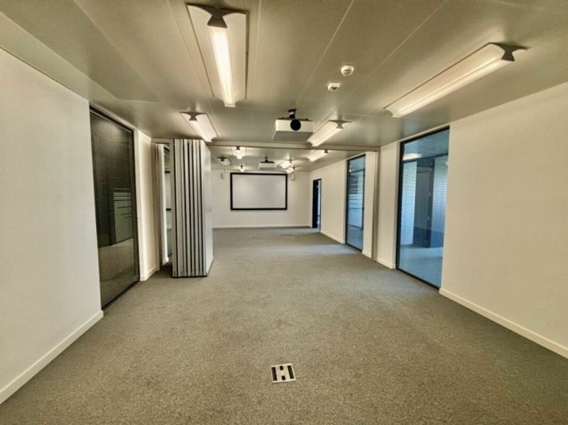 Superbes surfaces de bureaux modernes, accessibilité CFF et parkings - 12