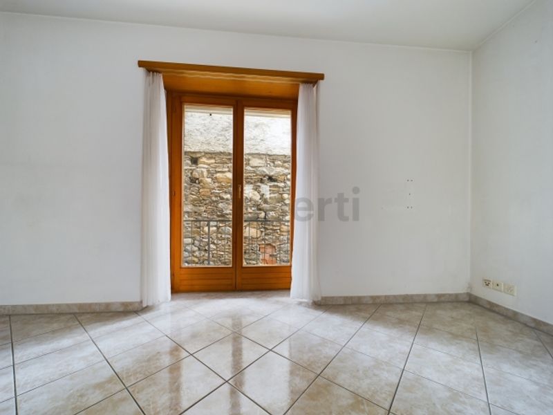 Gebäude mit 4 Wohneinheiten im Zentrum von Losone/ Vendesi palazzina di 4 unità immobiliari nel nucleo di Losone. - 5