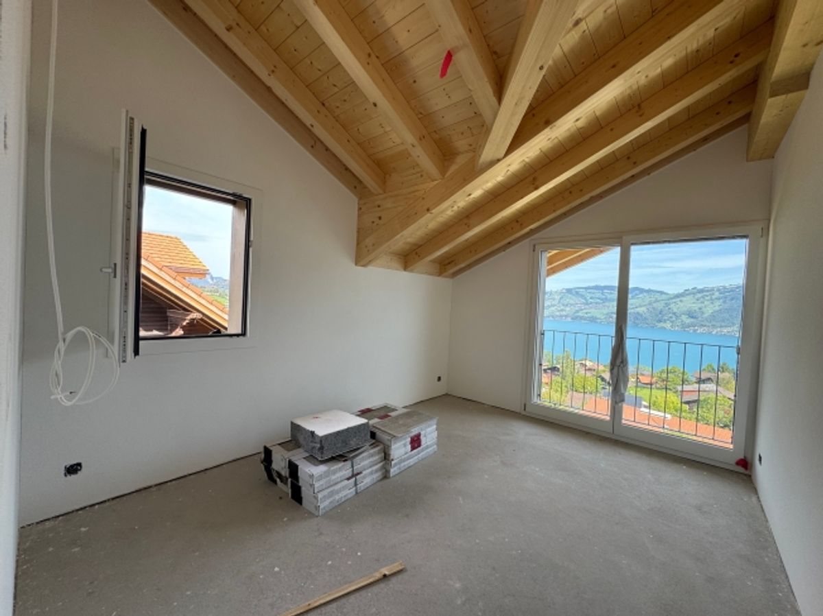 Herrliche Sicht auf den Thunersee, Grosszügiger Balkon mit Panoramablick, Erstbezug im Neubau mit vier Einheiten - 3