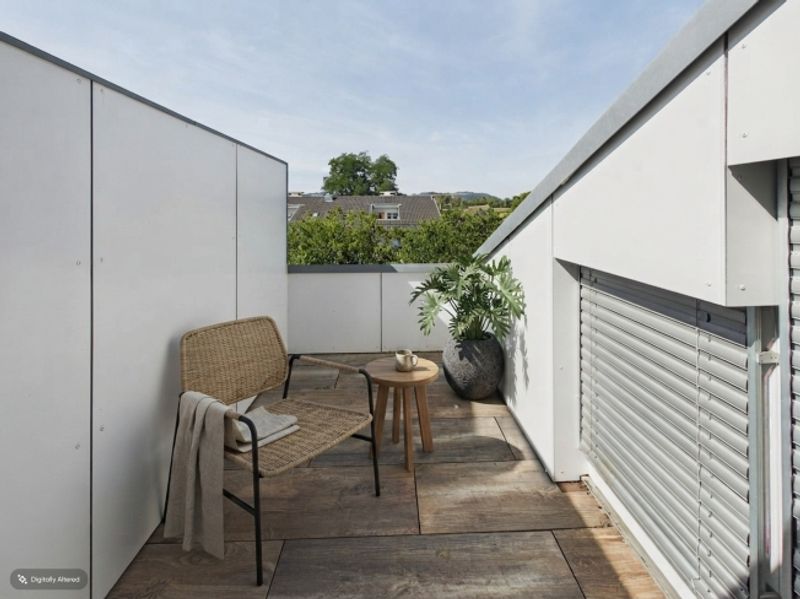 Maisonette-Traum auf zwei Ebenen Renoviert mit Fussbodenheizung, Balkone und Einstellhallenplatz - 10