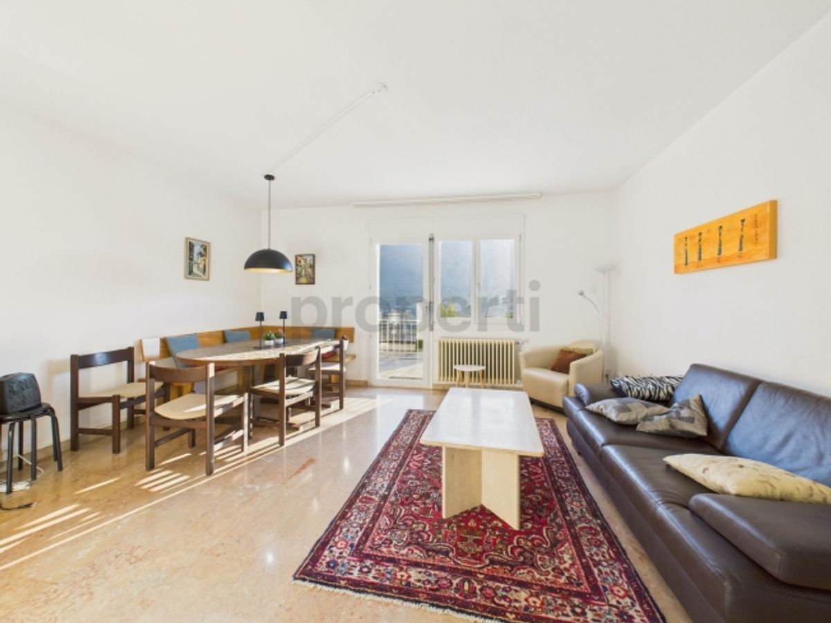 Spaziosa villa 5.5 locali con ampio giardino e vista aperta a Caslano - 3