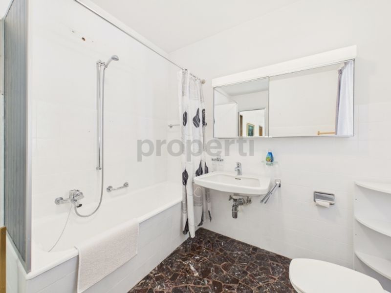 Spaziosa villa 5.5 locali con ampio giardino e vista aperta a Caslano - 9