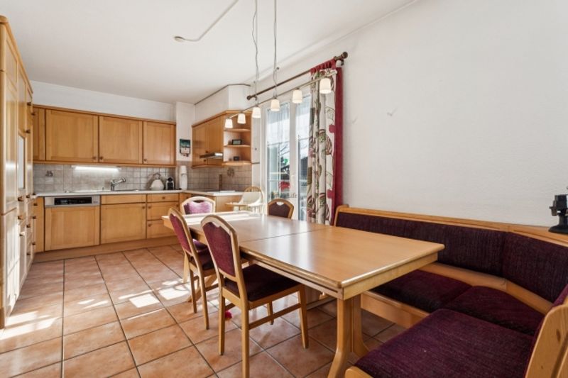 Top-Lage und grosser Wohnraum 5 hochwertige Zimmer - 3