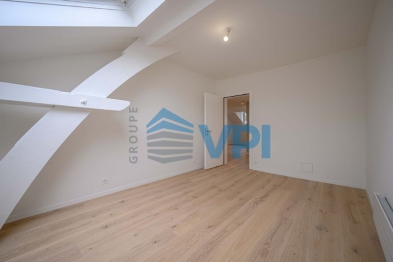 VEVEY – WUNDERSCHÖNE, RENOVIERTE 2,5-ZIMMER-WOHNUNG IM DACHGESCHOSS - 3