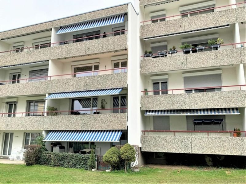 Hell und geräumig, mit Balkon im Grünen! - 1
