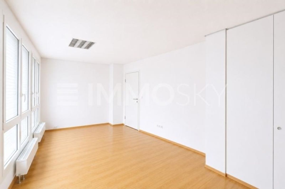 Grosse Gewerbeliegenschaft in bester Lage - 2
