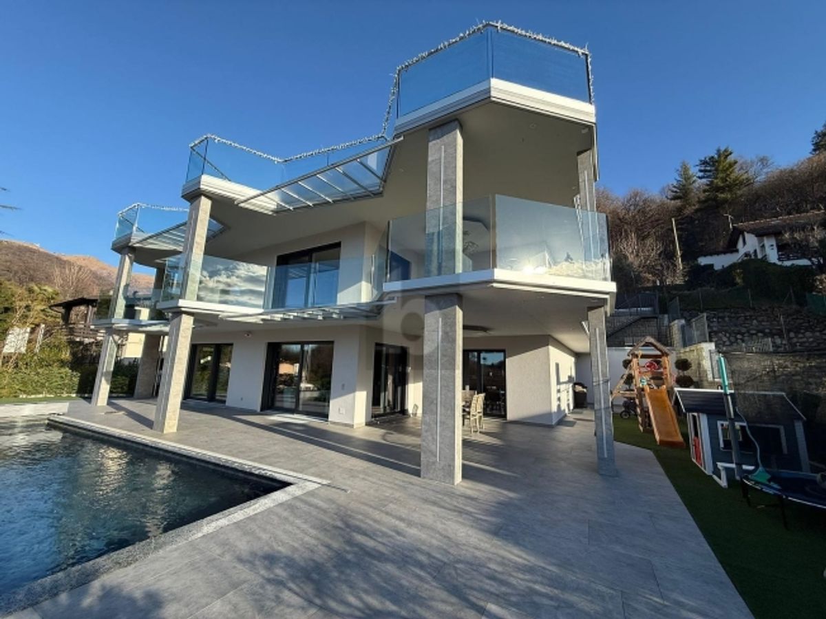 MODERNA ED ELEGANTE CON PISCINA E VISTA - 0