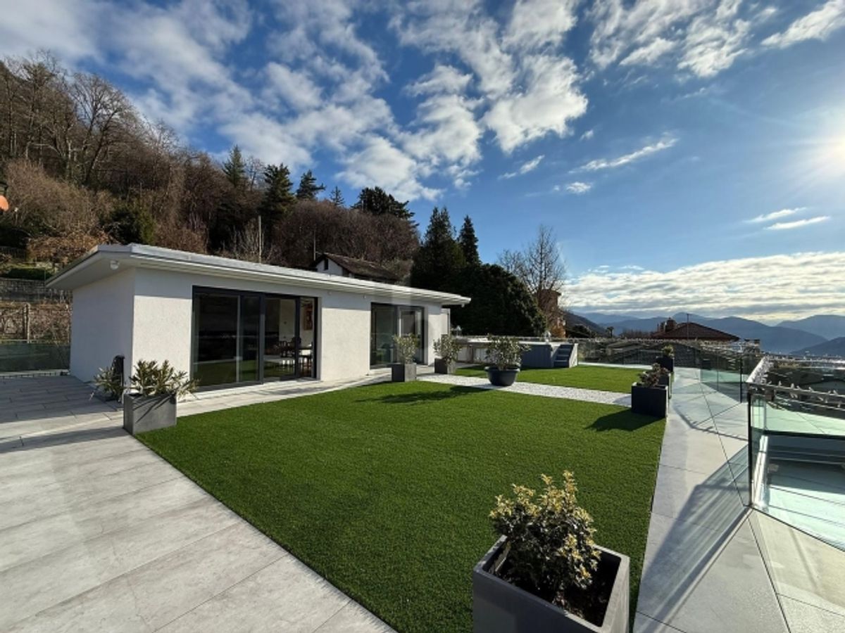 MODERNA ED ELEGANTE CON PISCINA E VISTA - 1