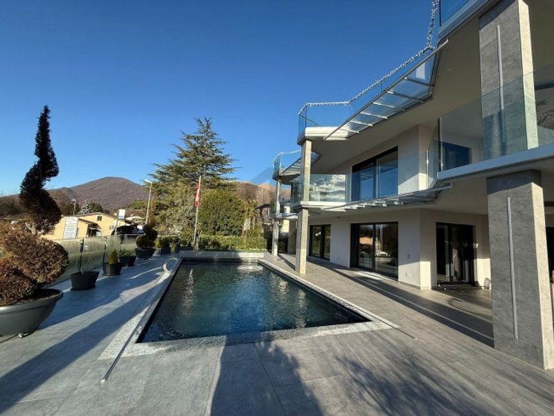 MODERNA ED ELEGANTE CON PISCINA E VISTA - 3
