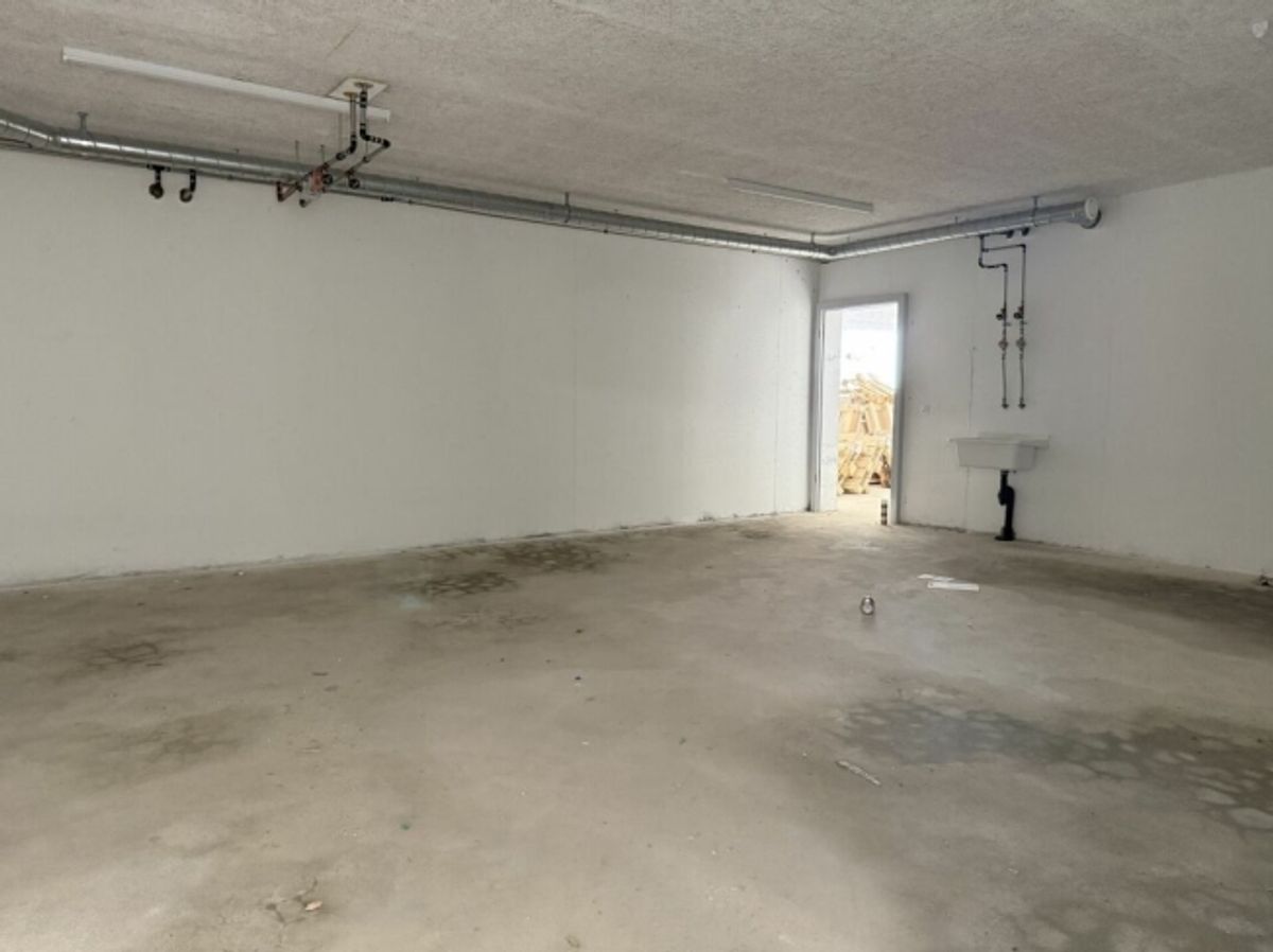 Grosser Hobbyraum (29.6 m2) mit Wasseranschluss - 2
