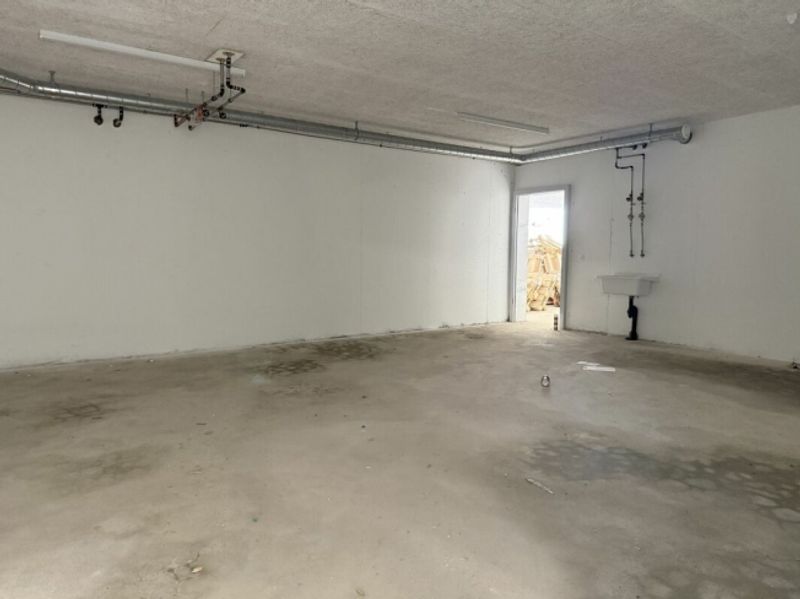 Grosser Hobbyraum (29.6 m2) mit Wasseranschluss - 3