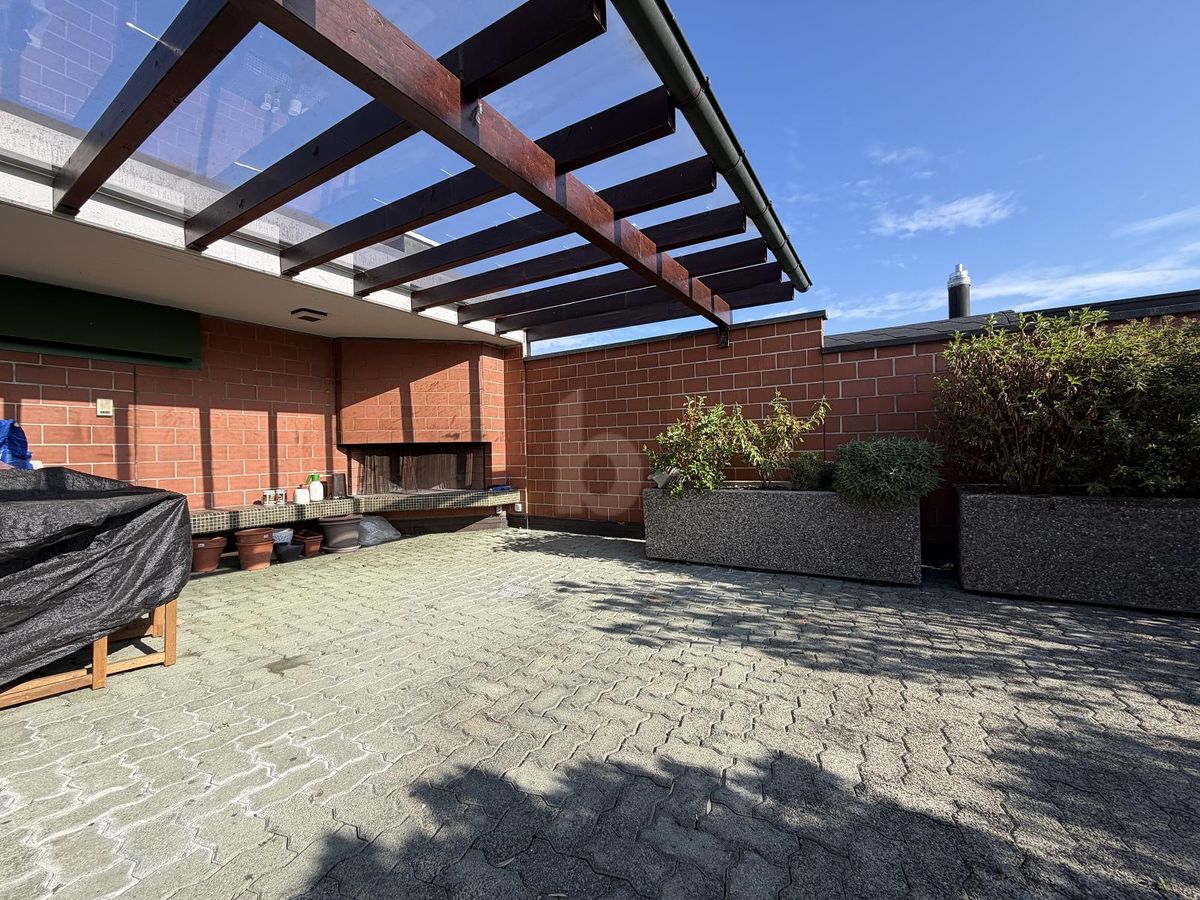 URBANES WOHNEN MIT PRIVATSPHÄRE UND DACHTERRASSE - 0