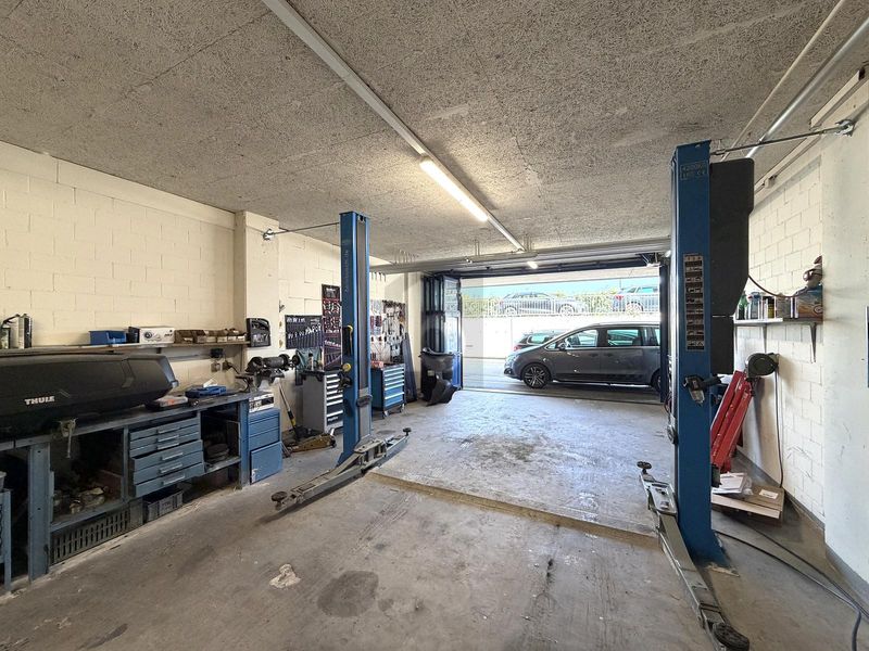 VOLLWERTIG AUSGESTATTET AN TOP LAGE - 2