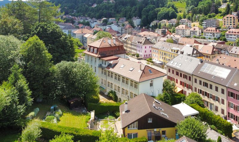 Einzigartig!Gemischtes Mehrfamilienhaus mit hohem Umwandlungspotenzial - 1