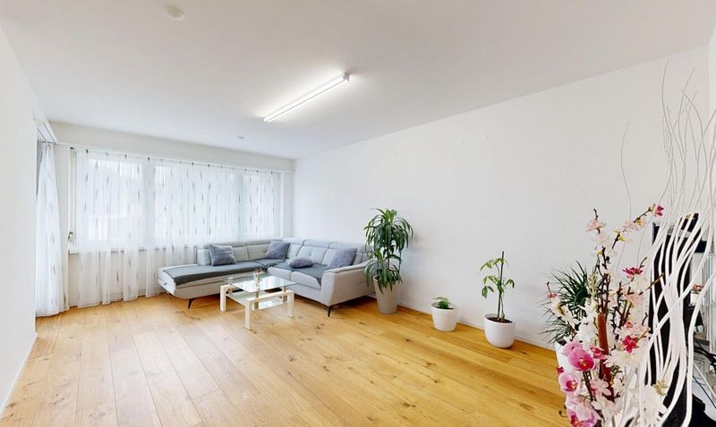 Modernisierte 4.5-Zimmerwohnung mit Garagenbox (im Baurecht) - 1