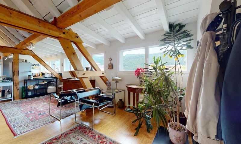 Einzigartige Privatresidenz in St-Imier – Selbsttragende Investition - 1