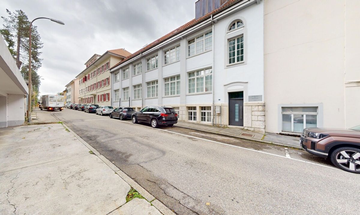 Einzigartige Privatresidenz in St-Imier – Selbsttragende Investition - 1