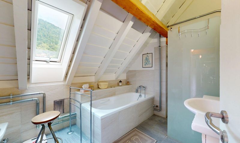 Einzigartige Privatresidenz in St-Imier – Selbsttragende Investition - 10