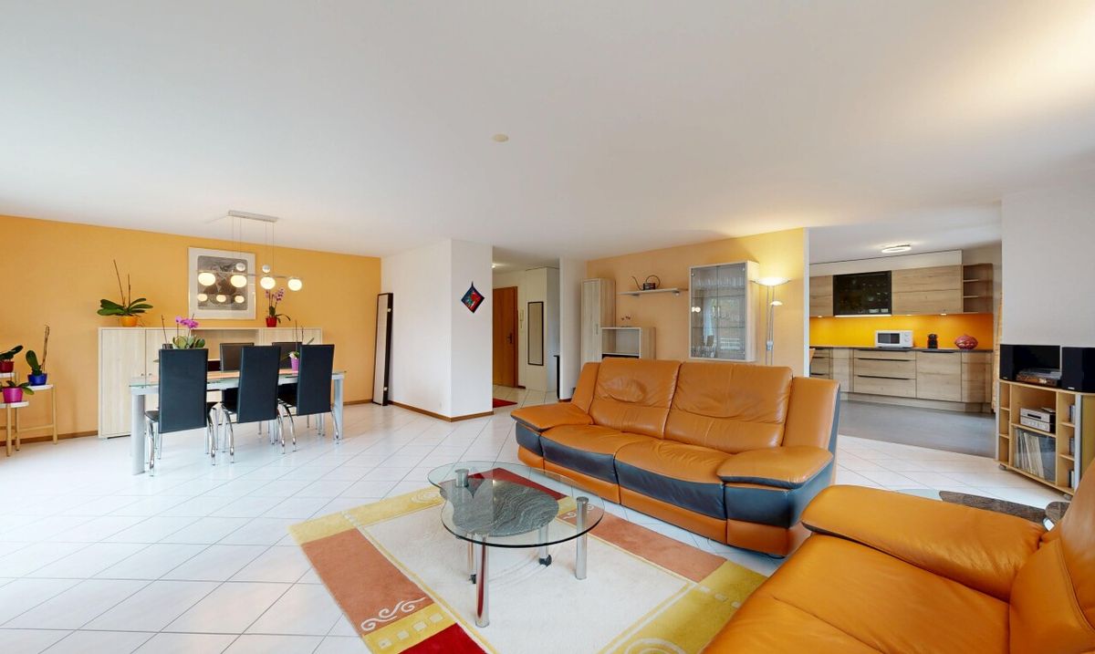 160 m² Wohnung mit 5.5 Zimmern, Garage und freier Grünsicht - 1