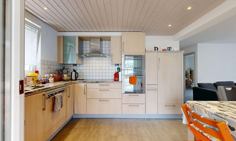Building with excellent return, completely renovated! - 4
