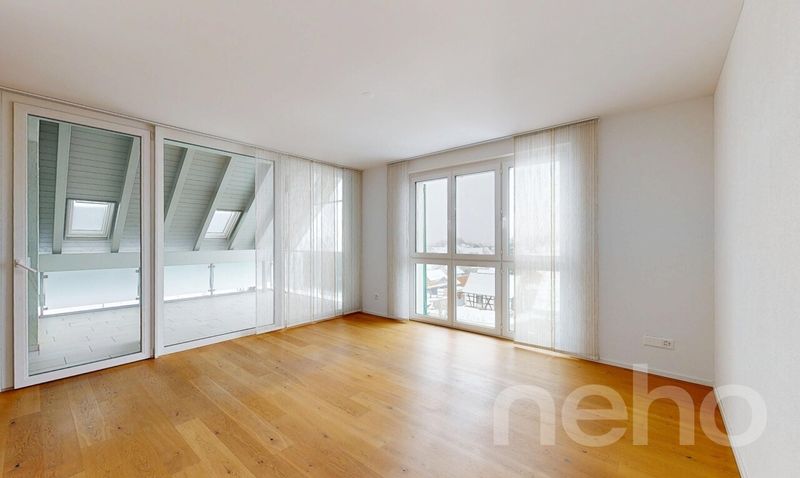 Helle 4.5-Zimmer-Dachwohnung in Weiningen - 2