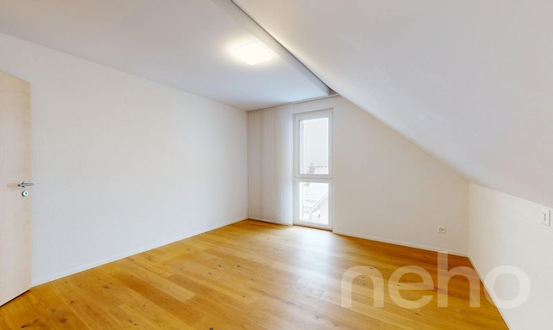 Helle 4.5-Zimmer-Dachwohnung in Weiningen - 8