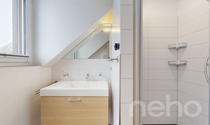 Helle 4.5-Zimmer-Dachwohnung in Weiningen - 10