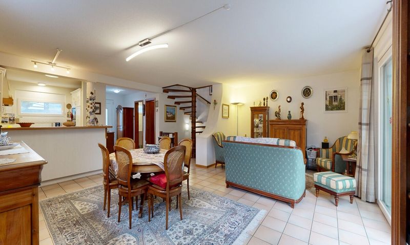 Family Home – 140 m² with Garden, South-Facing Exposure and Garage - 4