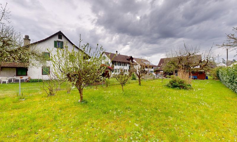 2-Familienhaus & 835 m² Bauland – gemeinsam oder separat erhältlich - 1