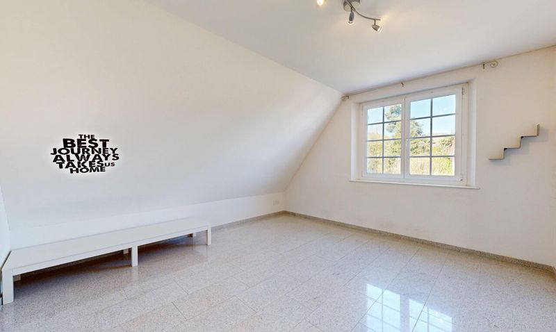 Exklusives 6.5-Zimmer-Landhaus an zentraler und dennoch ruhiger Lage - 11