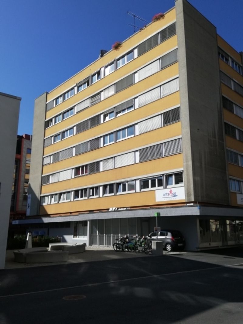 Local commercial de 160 m² à louer – Emplacement stratégique au cœur du Locle - 1