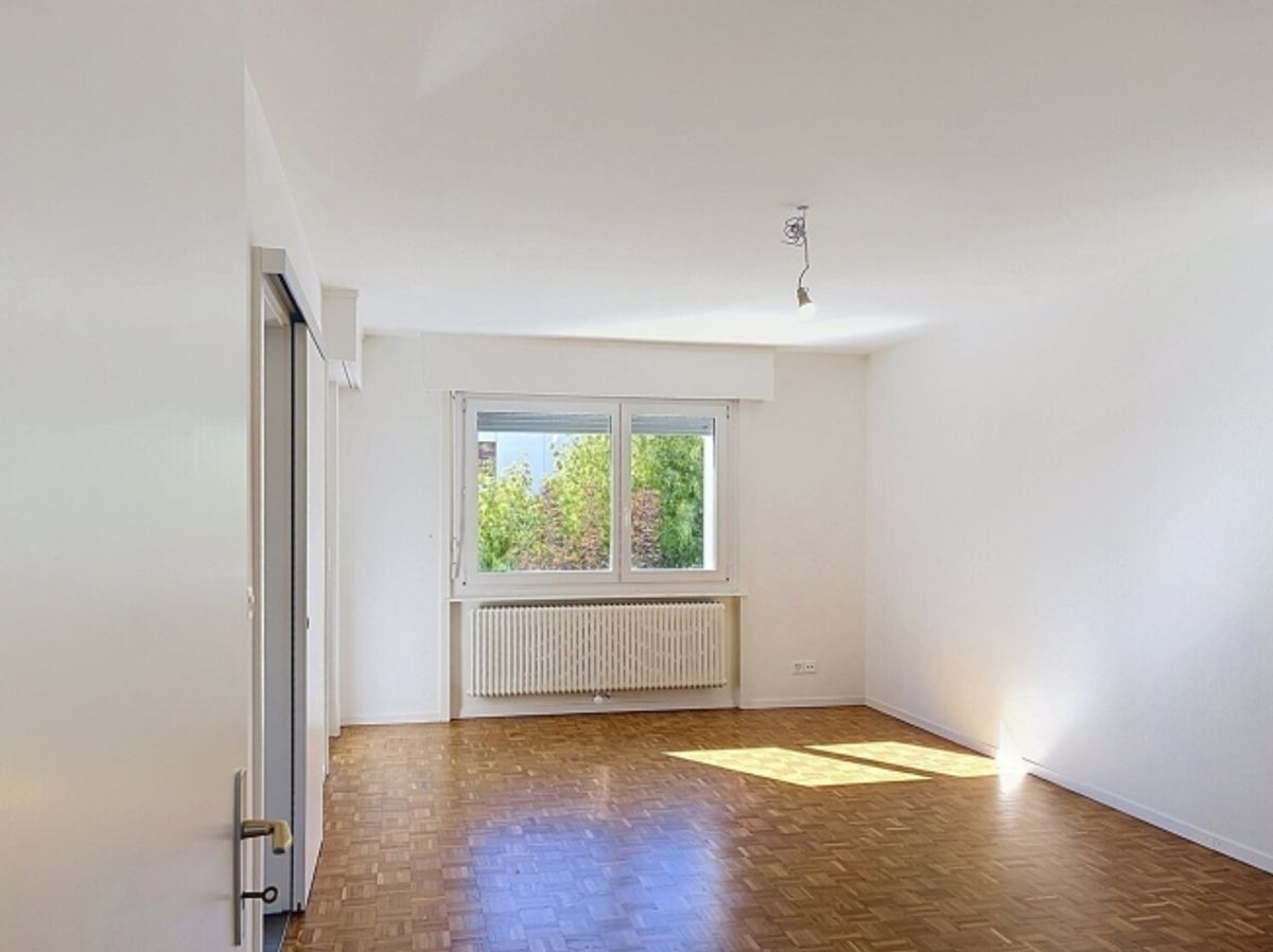 Geräumige 3,5-Zimmer-Wohnung, komplett renoviert - 2