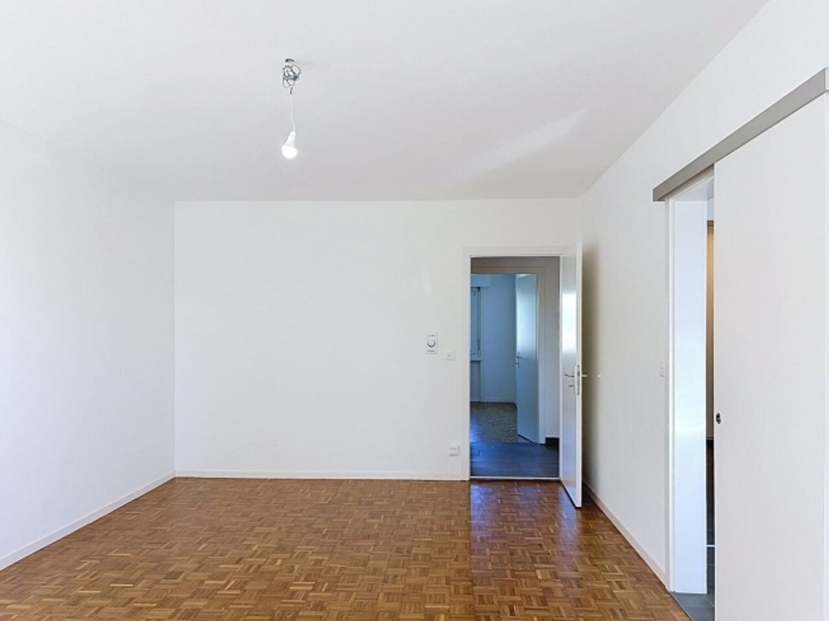 Geräumige 3,5-Zimmer-Wohnung, komplett renoviert - 3
