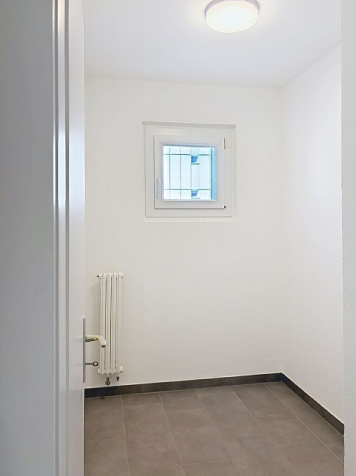 Geräumige 3,5-Zimmer-Wohnung, komplett renoviert - 9