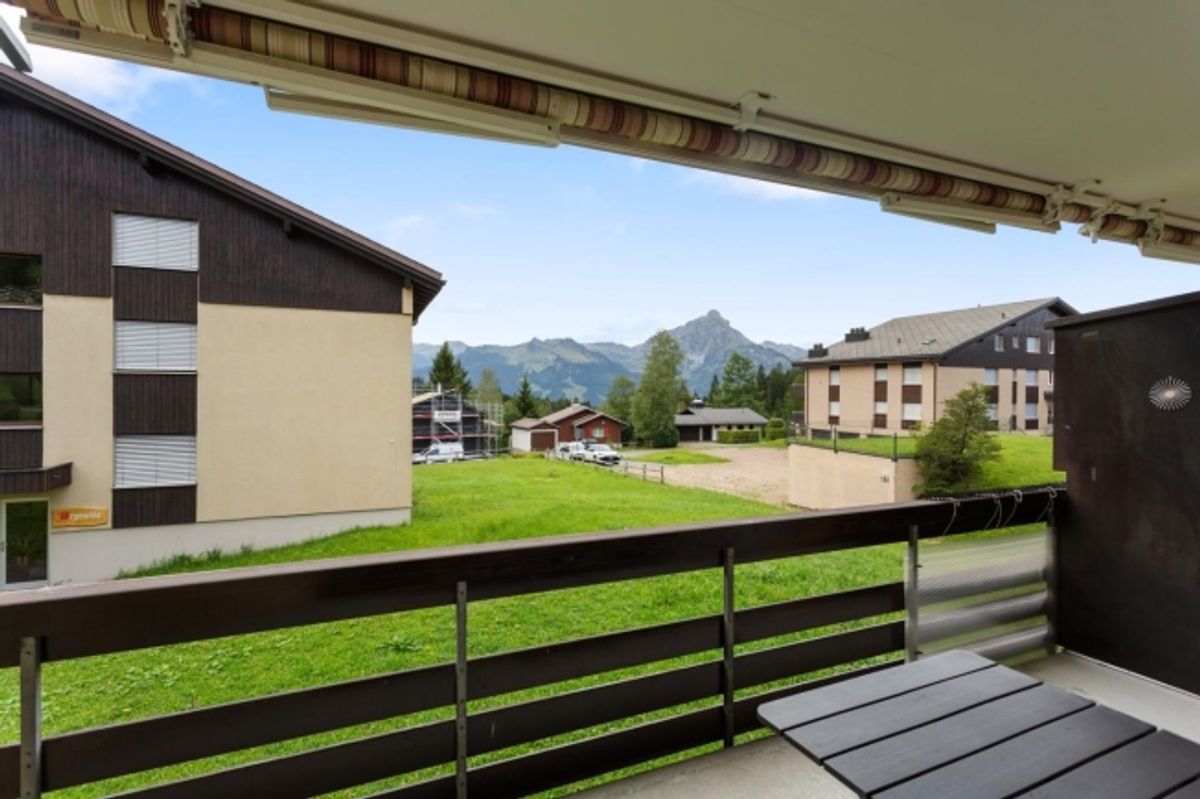 Viel Sonne, über dem Nebel und wunderschöne Bergsicht - 1