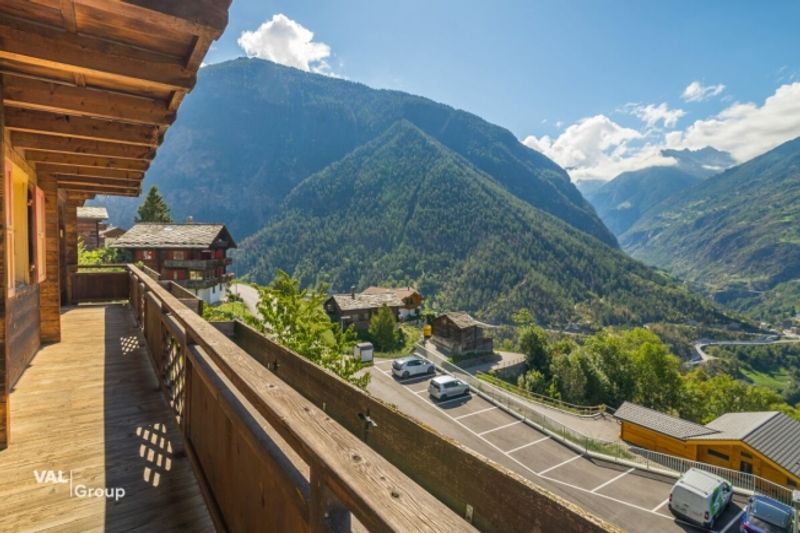 Alpines Wohngefühl mit Blick über das Tal in Staldenried - 10