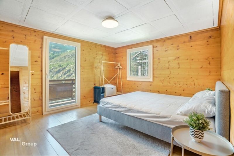Alpines Wohngefühl mit Blick über das Tal in Staldenried - 7