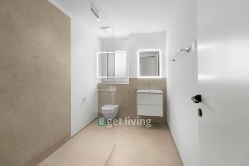 NEUBAU AN TOPLAGE MIT GROSSZÜGIGEM SITZPLATZ (40 M²) SOWIE EIGENER WASCHKÜCHE UND KELLER (17,4 M²). DIE WOHNUNG KANN AUF WUNSCH AUCH MÖBLIERT GEMIETET WERDEN. - 3
