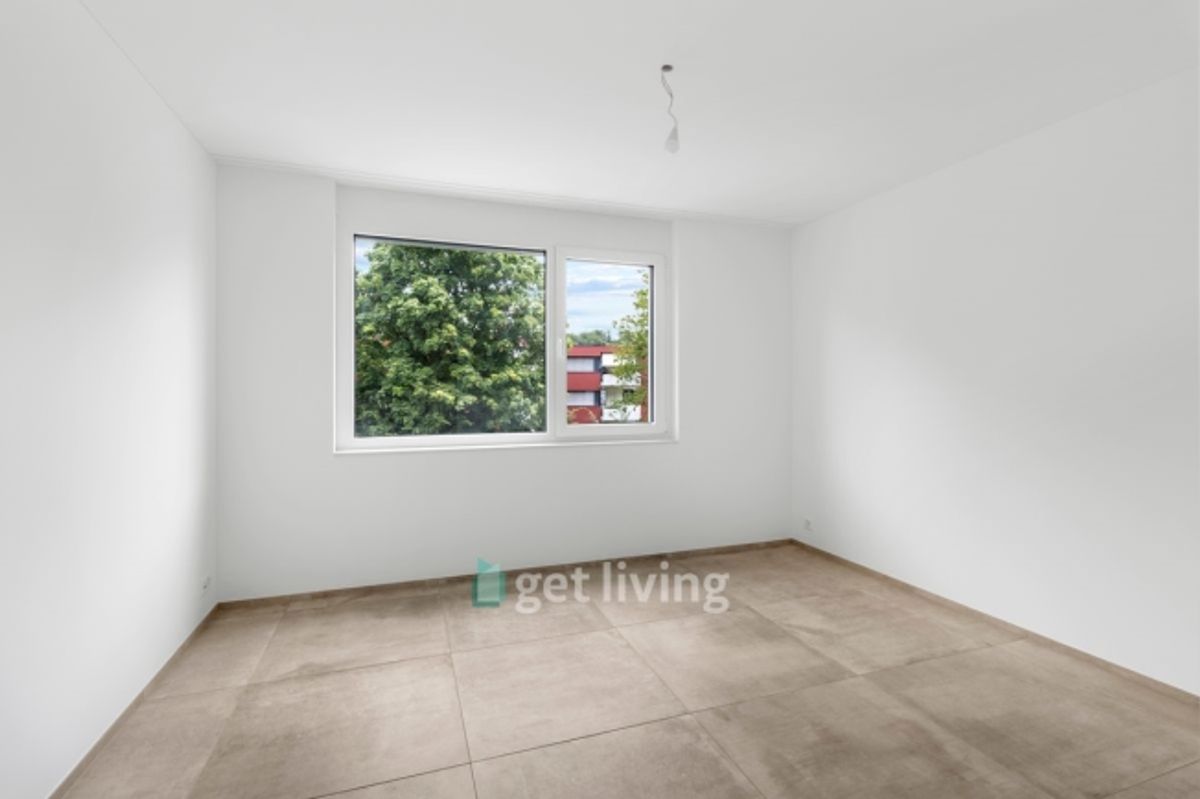 NEUBAU AN TOPLAGE MIT GROSSZÜGIGEM SITZPLATZ (40 M²) SOWIE EIGENER WASCHKÜCHE UND KELLER (17,4 M²). DIE WOHNUNG KANN AUF WUNSCH AUCH MÖBLIERT GEMIETET WERDEN. - 3