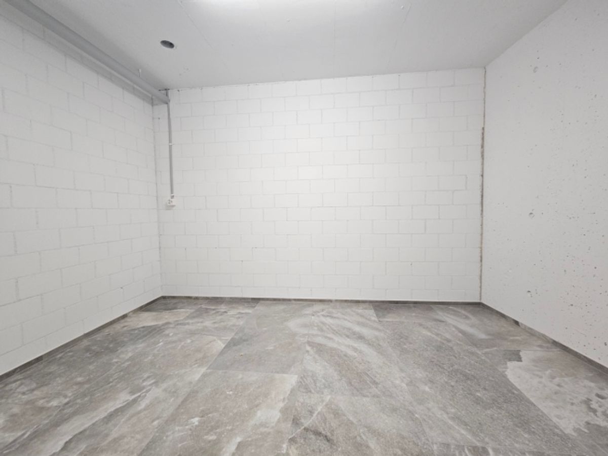 NEUBAU AN TOPLAGE MIT GROSSZÜGIGEM SITZPLATZ (40 M²) SOWIE EIGENER WASCHKÜCHE UND KELLER (17,4 M²). DIE WOHNUNG KANN AUF WUNSCH AUCH MÖBLIERT GEMIETET WERDEN. - 6
