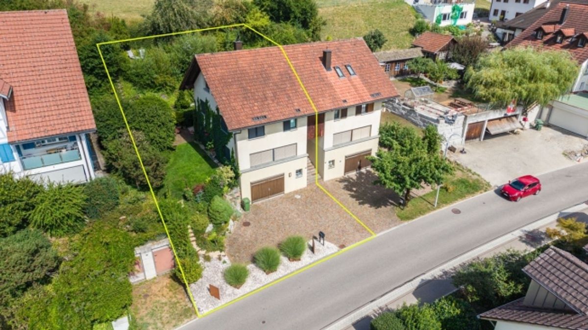 Ruhig gelegenes 4.5 Zimmer Doppeleinfamilienhaus mit Ausbaupotenzial! - 0