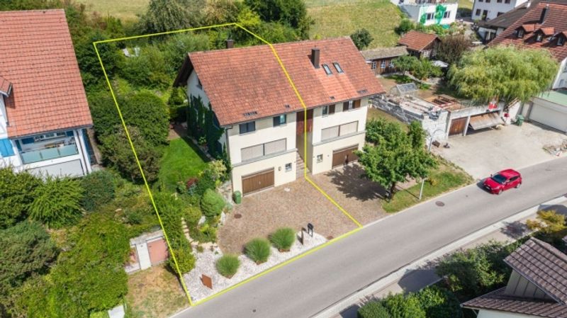 Ruhig gelegenes 4.5 Zimmer Doppeleinfamilienhaus mit Ausbaupotenzial! - 1