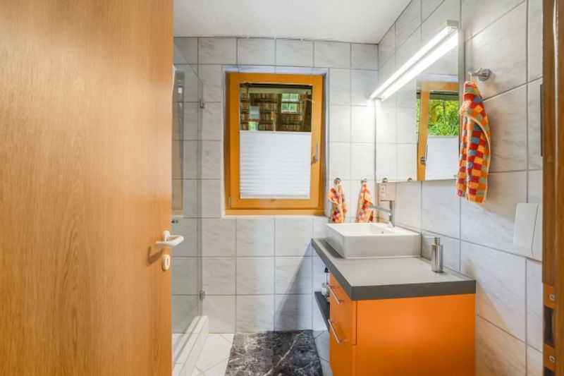 Ruhig gelegenes 4.5 Zimmer Doppeleinfamilienhaus mit Ausbaupotenzial! - 9