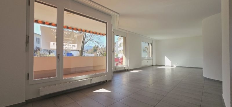 Frisch renovierte 4.5 Zi.-Wohnung direkt neben Kindergarten- & Grundschule - 1
