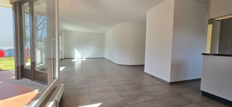 Frisch renovierte 4.5 Zi.-Wohnung direkt neben Kindergarten- & Grundschule - 2