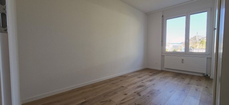 Frisch renovierte 4.5 Zi.-Wohnung direkt neben Kindergarten- & Grundschule - 9