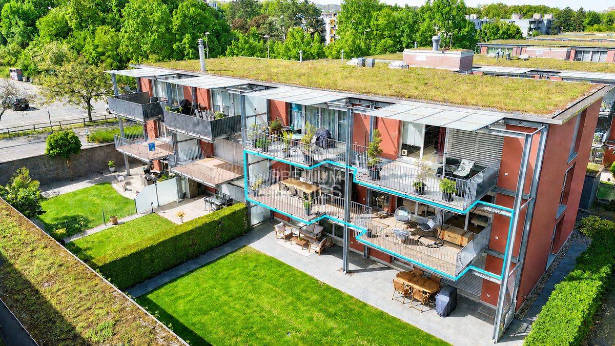 XXL-Balkon mit modernem Wohngefühl - 0