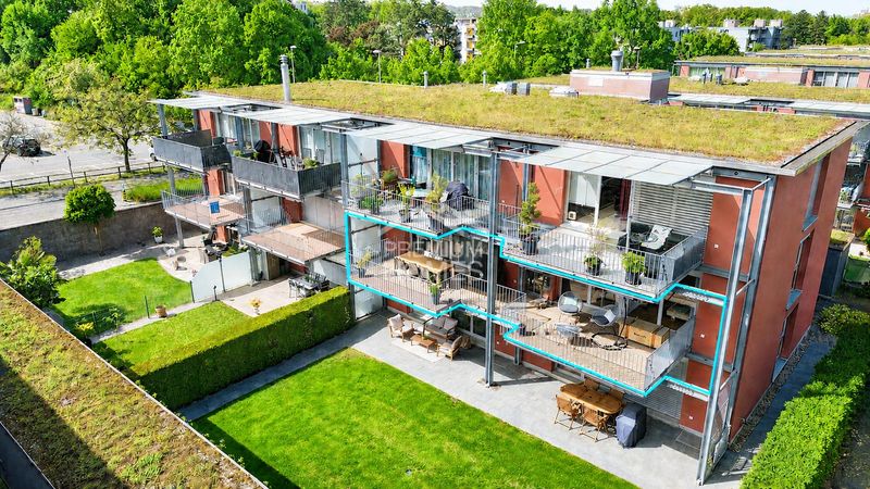 XXL-Balkon mit modernem Wohngefühl - 1