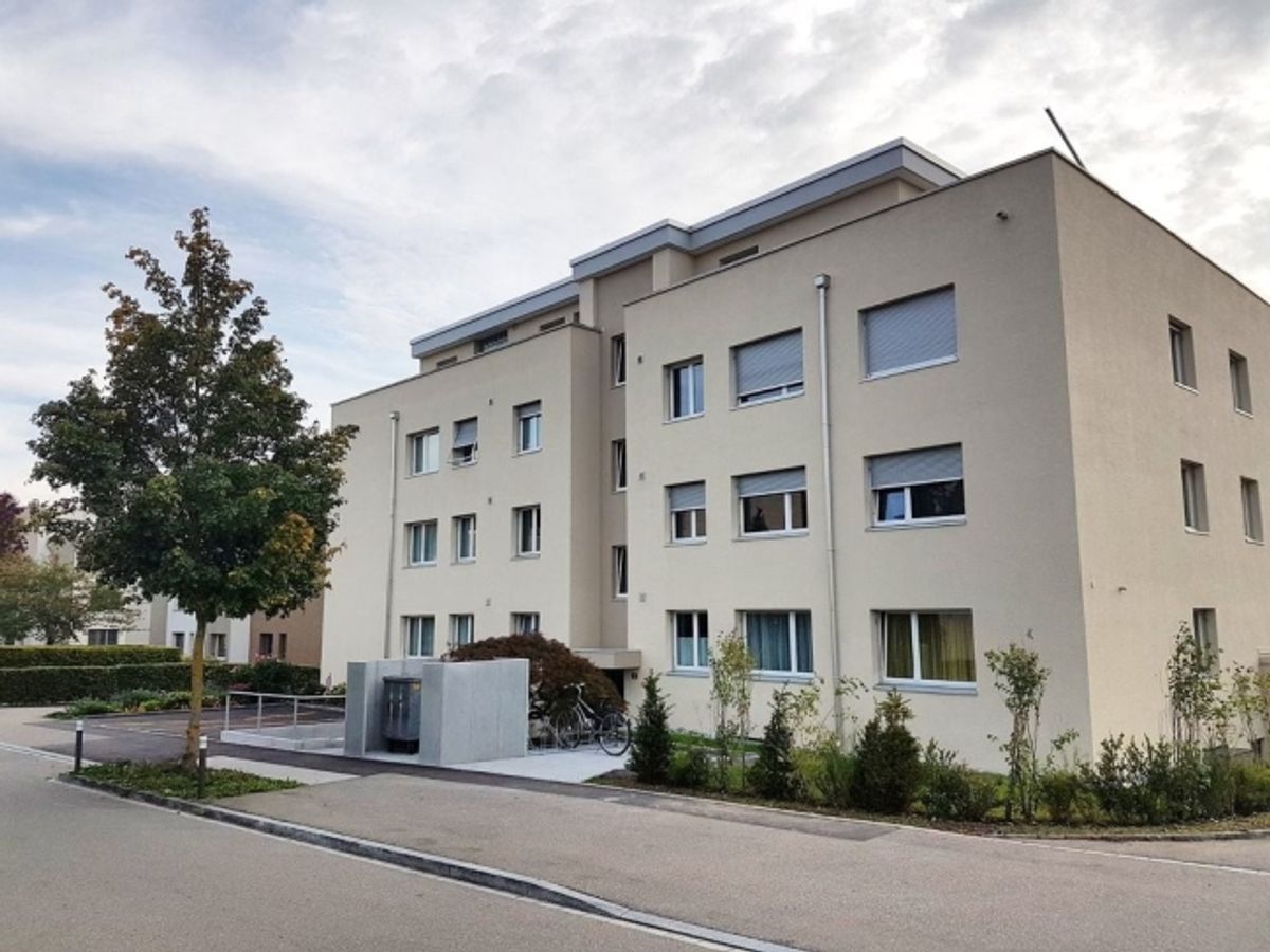 Sonnige 2.5-Zimmerwohnung mit Balkon - 0