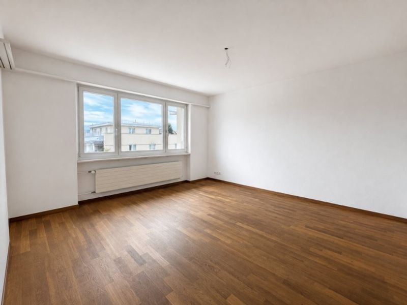 Sonnige 2.5-Zimmerwohnung mit Balkon - 2